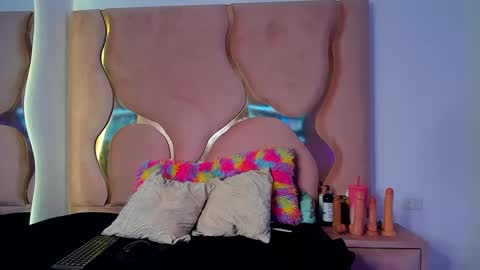 Snapshot of maiteht chatting on 02.22.25 maite online show from 02.22.25