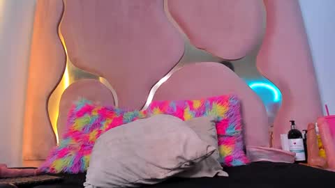 Snapshot of maiteht chatting on 03.09.25 maite online show from 03.09.25