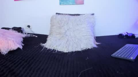 mai  online show from 10.17.25