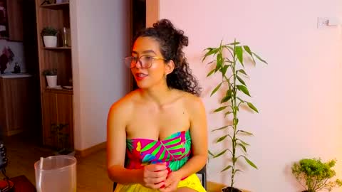 Snapshot of maithe_perroni chatting on 03.30.26 Lauu online show from 03.30.26