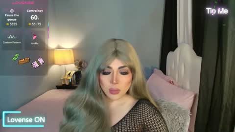 Snapshot of majestydannaxx chatting on 12.14.25 majestydannaxx online show from 12.14.25