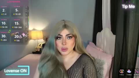 Snapshot of majestydannaxx chatting on 12.17.25 majestydannaxx online show from 12.17.25