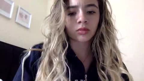 majo_gomezz online show from 04.16.26