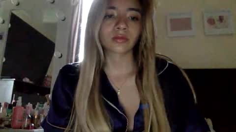 majo_gomezz online show from 04.23.26