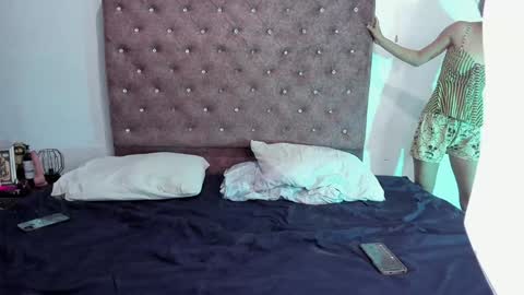 Snapshot of make_me_feel_ chatting on 12.11.24 Shawna Tom online show from 12.11.24