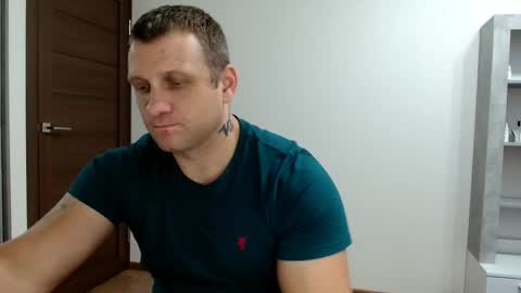 Snapshot of malchyshka chatting on 10.14.25 malchyshka online show from 10.14.25
