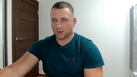 Snapshot of malchyshka chatting on 10.24.25 malchyshka online show from 10.24.25