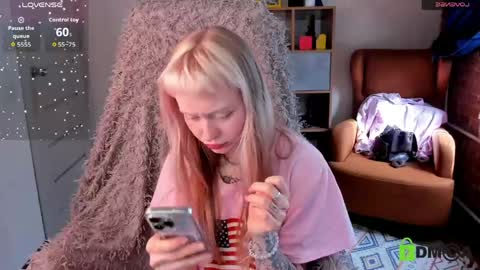 Snapshot of malenaernman chatting on 04.12.26 Malena online show from 04.12.26