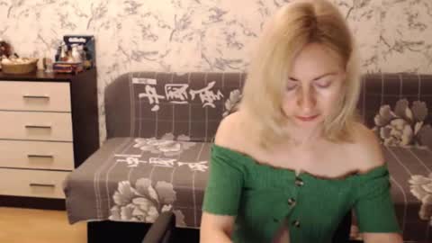 Snapshot of malenamila chatting on 11.13.25 Malena online show from 11.13.25