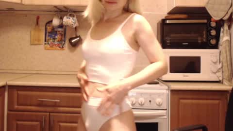 Snapshot of malenamila chatting on 11.22.25 Malena online show from 11.22.25