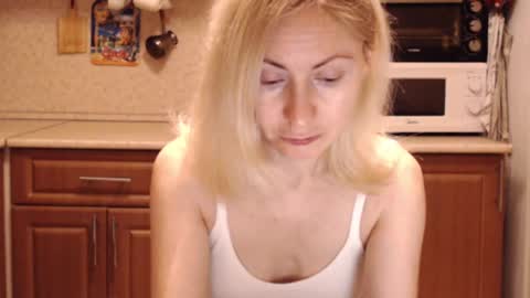 Snapshot of malenamila chatting on 12.13.25 Malena online show from 12.13.25