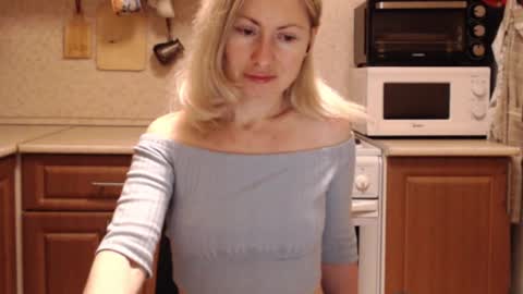 Snapshot of malenamila chatting on 02.14.26 Malena online show from 02.14.26