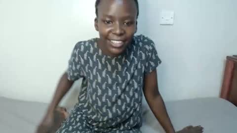 Snapshot of malia_latifa chatting on 10.27.25 lati online show from 10.27.25