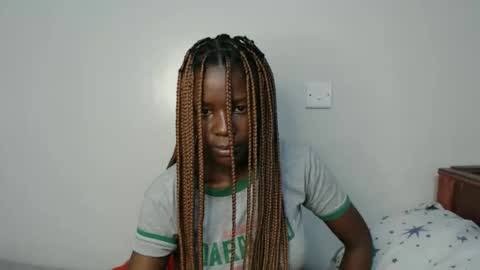 Snapshot of malia_latifa chatting on 10.29.25 lati online show from 10.29.25