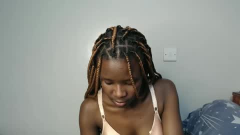 Snapshot of malia_latifa chatting on 10.30.25 lati online show from 10.30.25