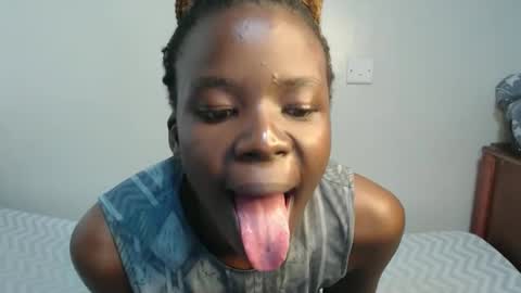 Snapshot of malia_latifa chatting on 11.26.25 lati online show from 11.26.25