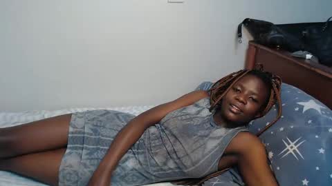 Snapshot of malia_latifa chatting on 11.28.25 lati online show from 11.28.25