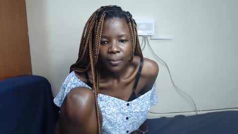 Snapshot of malia_latifa chatting on 11.29.25 lati online show from 11.29.25