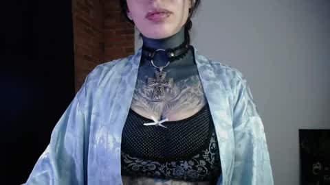 Snapshot of maliceinwonderland25 chatting on 05.21.26 Alice Asylum online show from 05.21.26