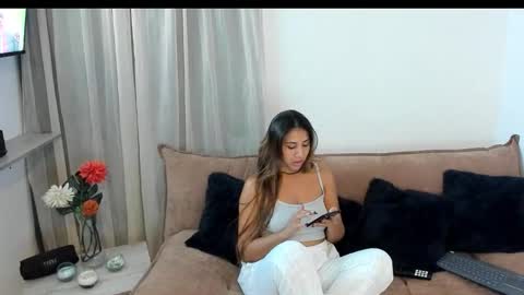 Snapshot of mallory_04 chatting on 10.09.25 Mallory online show from 10.09.25