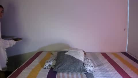 Snapshot of malucam_06 chatting on 11.29.25 instagram nueela online show from 11.29.25