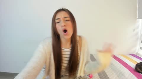 Snapshot of malucam_06 chatting on 12.14.25 instagram nueela online show from 12.14.25