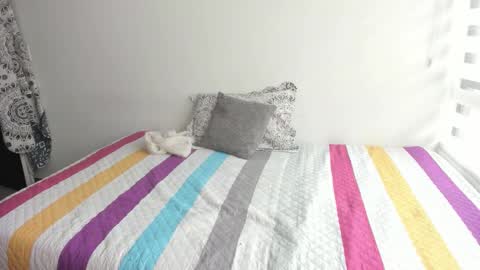 instagram  nueela   online show from 12.21.25