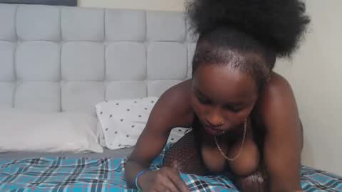 Snapshot of mamaapussy chatting on 02.09.25 mamaa online show from 02.09.25