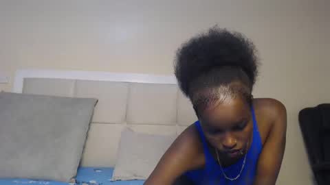 Snapshot of mamaapussy chatting on 02.11.25 mamaa online show from 02.11.25