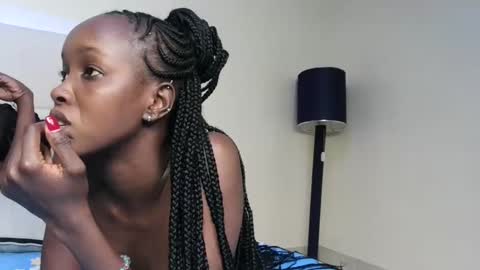 Snapshot of mamaapussy chatting on 02.28.25 mamaa online show from 02.28.25