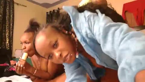 Snapshot of mamaapussy chatting on 09.12.25 mamaa online show from 09.12.25