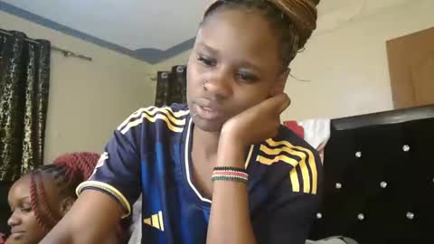 Snapshot of mamaapussy chatting on 09.16.25 mamaa online show from 09.16.25