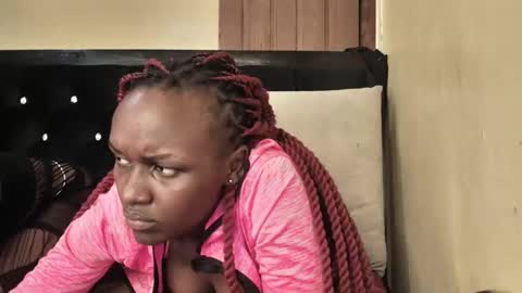 Snapshot of mamaapussy chatting on 09.22.25 mamaa online show from 09.22.25