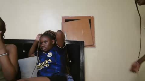 Snapshot of mamaapussy chatting on 10.01.25 mamaa online show from 10.01.25