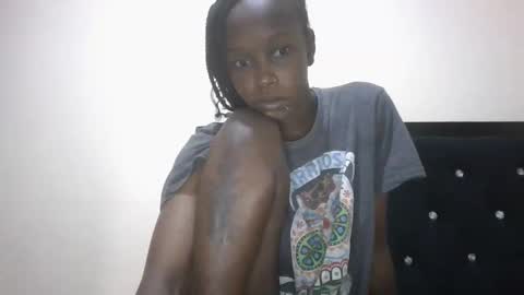 Snapshot of mamaapussy chatting on 10.22.25 mamaa online show from 10.22.25