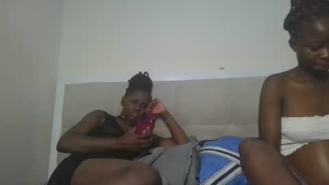 Snapshot of mamaapussy chatting on 03.11.26 mamaa online show from 03.11.26