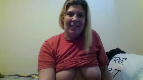 Snapshot of mandilube39 chatting on 12.20.24 mindy22 online show from 12.20.24