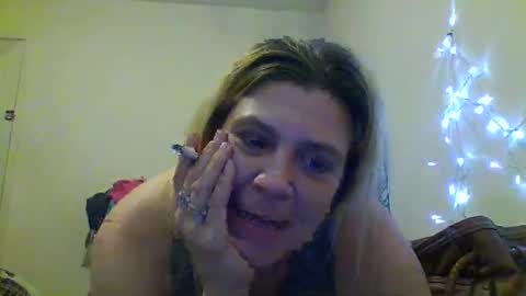 Snapshot of mandilube39 chatting on 12.25.24 mindy22 online show from 12.25.24