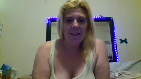 Snapshot of mandilube39 chatting on 02.06.25 mindy22 online show from 02.06.25