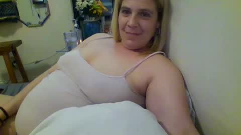 Snapshot of mandilube39 chatting on 03.11.25 mindy22 online show from 03.11.25