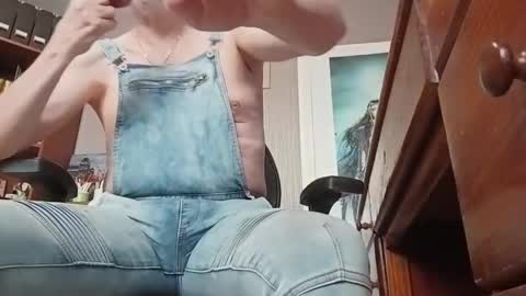 Snapshot of mandrawhore chatting on 10.29.25 mandrawhore online show from 10.29.25