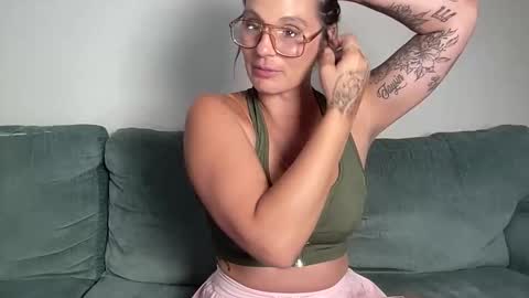 Snapshot of mandyrheaa chatting on 10.22.25 Mandy online show from 10.22.25