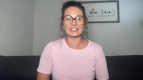 Snapshot of mandyrheaa chatting on 11.06.25 Mandy online show from 11.06.25