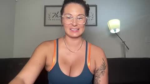 Snapshot of mandyrheaa chatting on 11.10.25 Mandy online show from 11.10.25