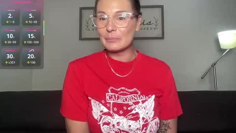 Snapshot of mandyrheaa chatting on 11.11.25 Mandy online show from 11.11.25