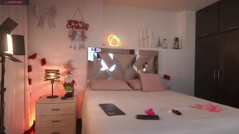 Snapshot of manelyk_10 chatting on 12.30.24 online show from 12.30.24