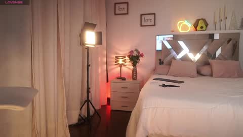 Snapshot of manelyk_10 chatting on 01.13.25 online show from 01.13.25