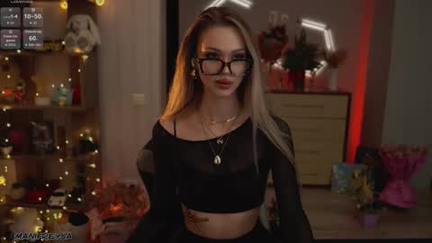 Snapshot of manifreyja chatting on 12.22.25 Amelie online show from 12.22.25