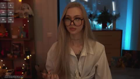 Snapshot of manifreyja chatting on 02.04.26 Amelie online show from 02.04.26