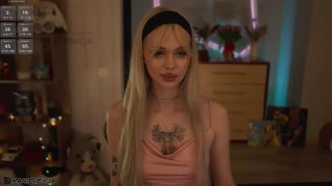 Snapshot of manifreyja chatting on 03.08.26 Amelie online show from 03.08.26